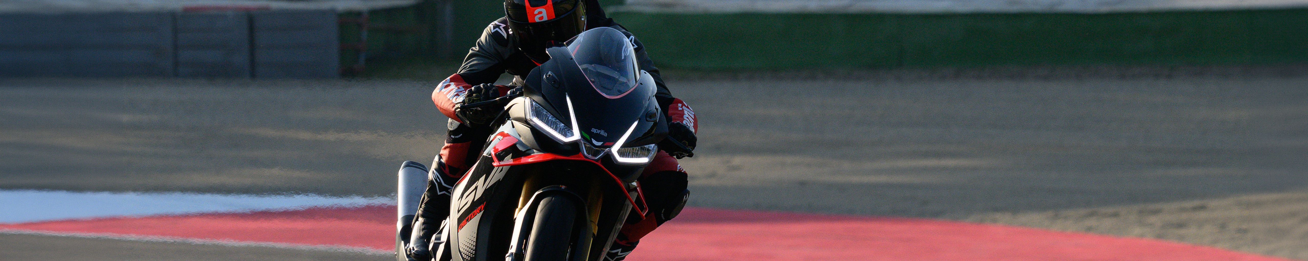 Zubehoer_Banner_Aprilia_Supersport_26_rwnmoto