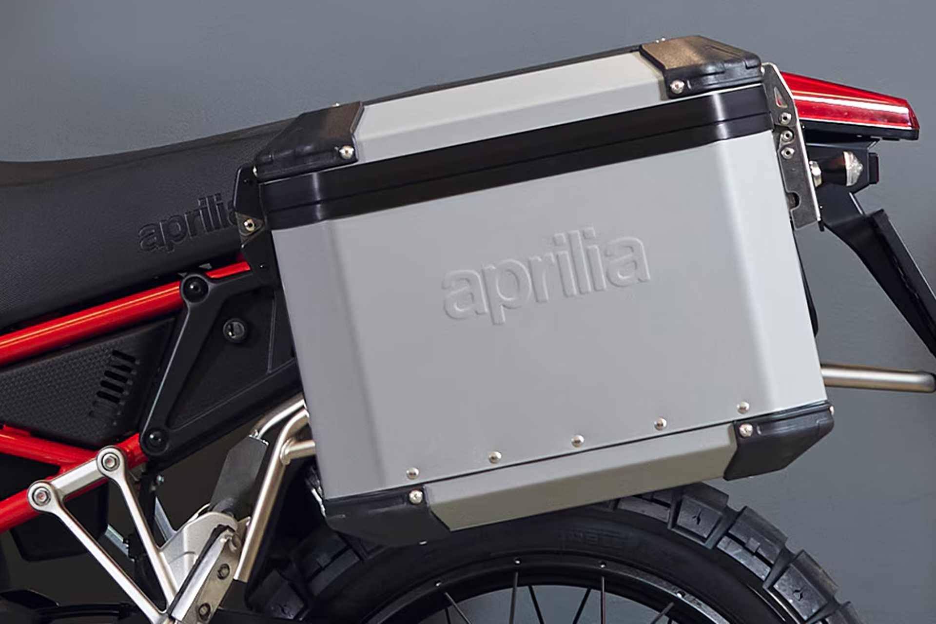 Koffer_Aprilia__2026_teaser_01